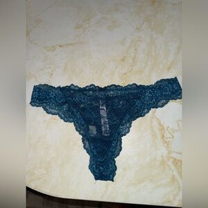 🏷️ 🛍️ NWOT Victoria’s Secret Blue Shimmer Dream Angels Lace Thong 🏷️ 🛍️